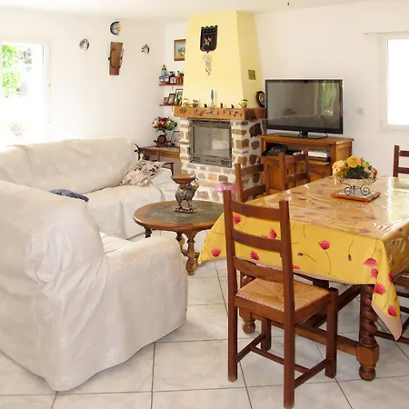 Holiday home Maison Bleue By Interhome Saint-Paul-en-Foret